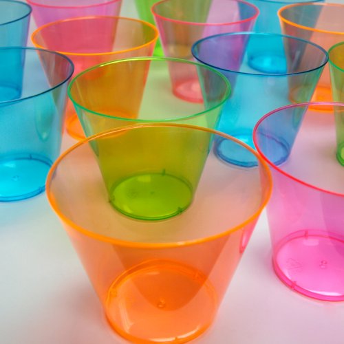 יסודות מסיבה נ95090 כוסות/כוסות מסיבת פלסטיק בהירות, קיבולת 9 אונקיות, ניאון מגוון